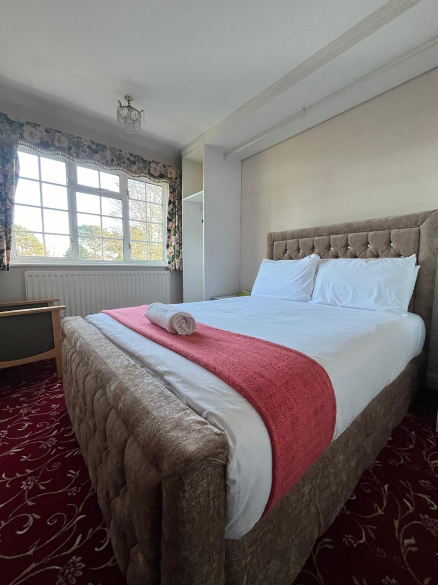 Unwind In Comfort At Cosy Caradus Your 4 Bedroom Home Sweet Home! 버밍엄 외부 사진