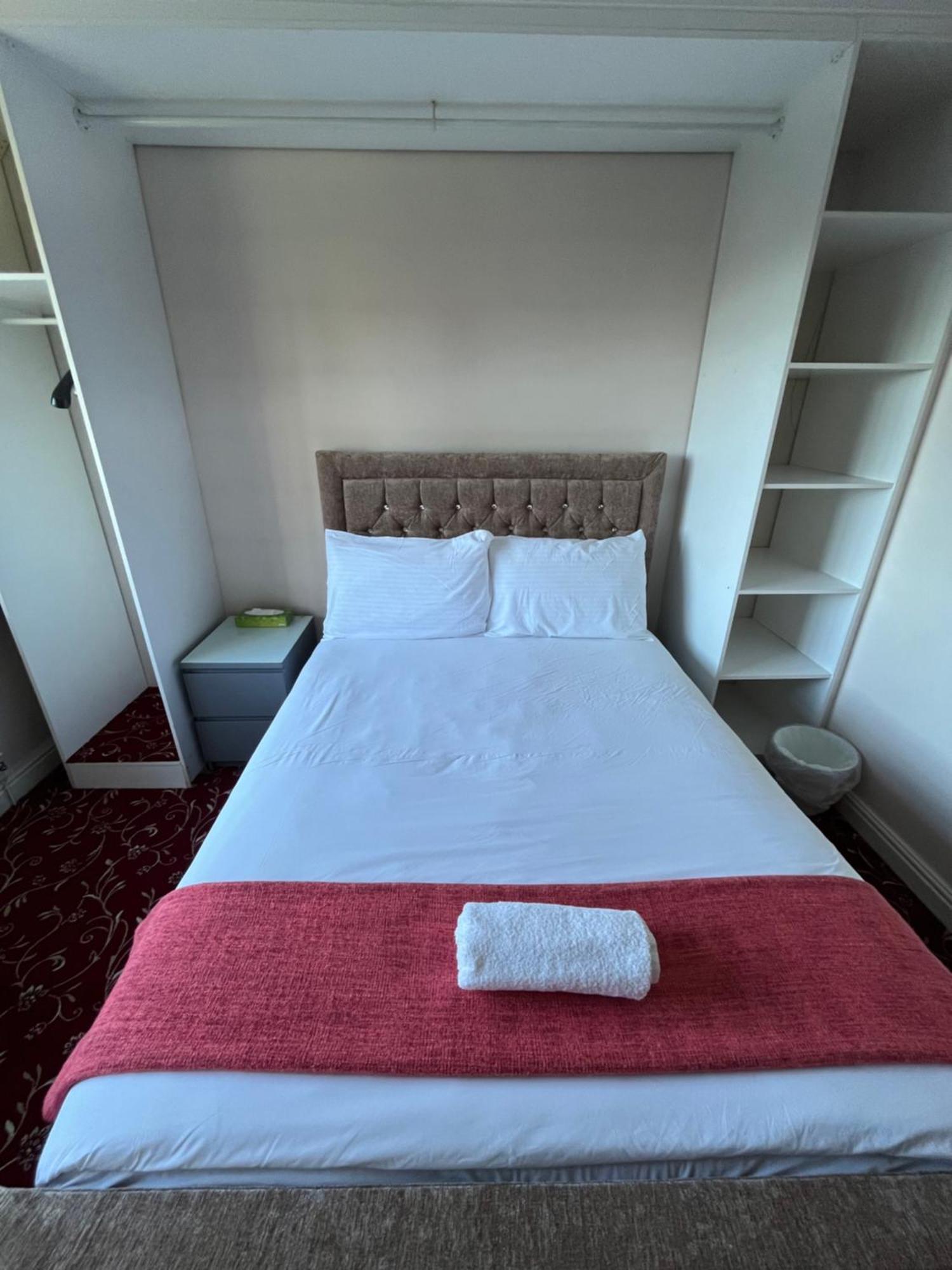 Unwind In Comfort At Cosy Caradus Your 4 Bedroom Home Sweet Home! 버밍엄 외부 사진