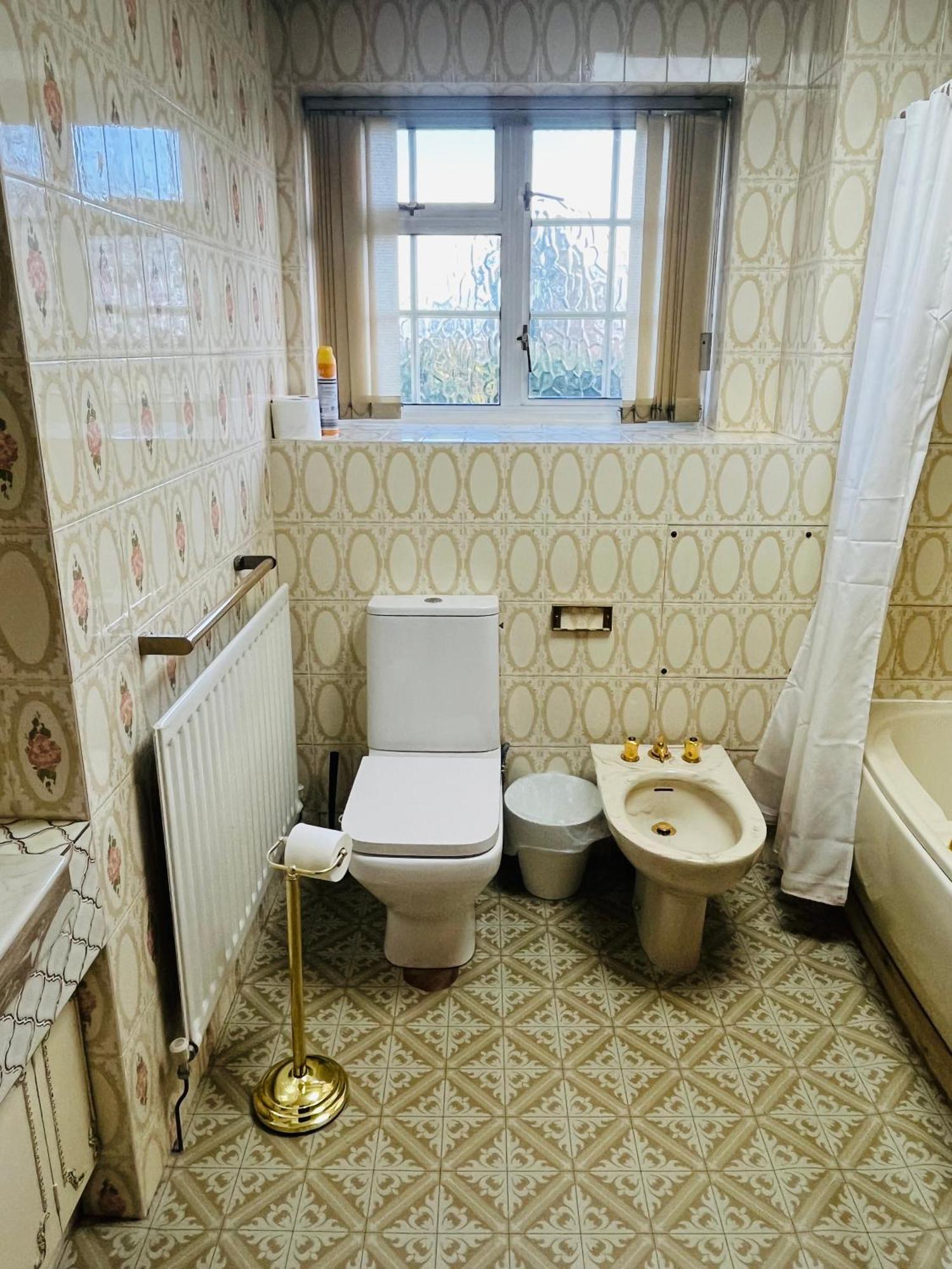 Unwind In Comfort At Cosy Caradus Your 4 Bedroom Home Sweet Home! 버밍엄 외부 사진