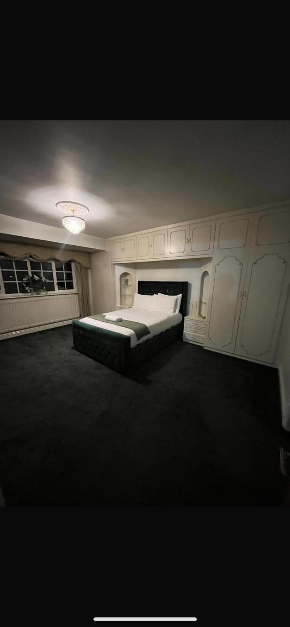 Unwind In Comfort At Cosy Caradus Your 4 Bedroom Home Sweet Home! 버밍엄 외부 사진