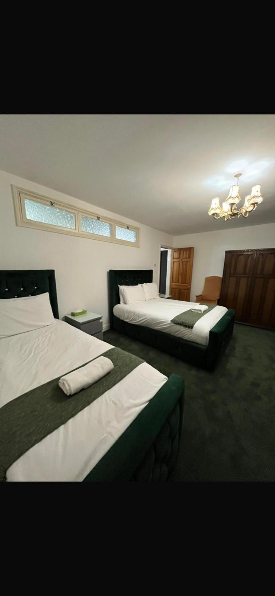 Unwind In Comfort At Cosy Caradus Your 4 Bedroom Home Sweet Home! 버밍엄 외부 사진