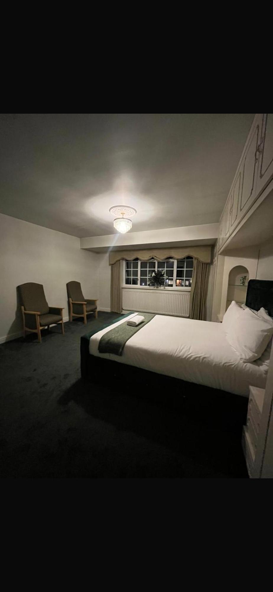Unwind In Comfort At Cosy Caradus Your 4 Bedroom Home Sweet Home! 버밍엄 외부 사진