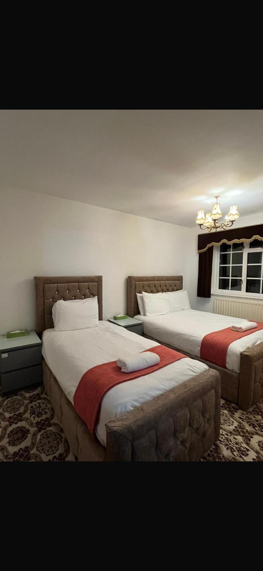 Unwind In Comfort At Cosy Caradus Your 4 Bedroom Home Sweet Home! 버밍엄 외부 사진